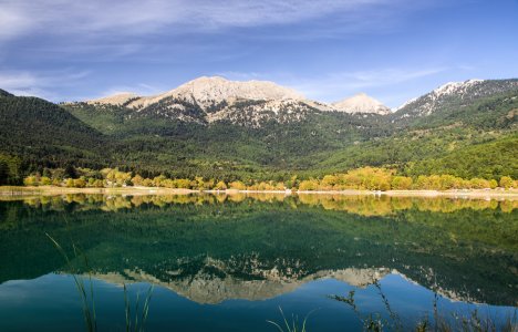 Ορεινή Κορινθία: Ένα μαγευτικό road trip ανάμεσα σε χωριά, λίμνες και δάση
