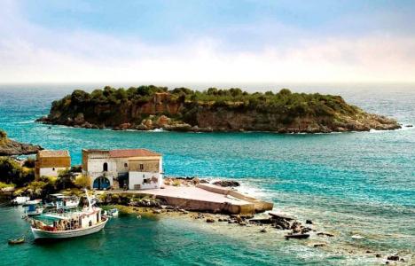 Παραδοσιακό Πάσχα στην Καρδαμύλη – Συνδυάστε βουνό και θάλασσα στο πιο Χολιγουντιανό χωριό της Μάνης [εικόνες]