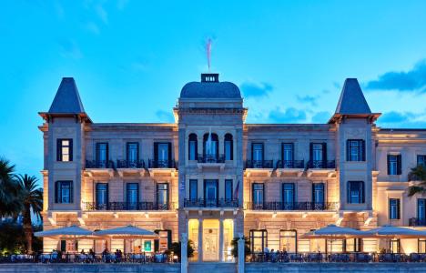 Το «Poseidonion Grand Hotel» άνοιξε και πάλι τις πόρτες και τη… βεράντα του! (pics)