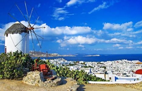Διακοπές στην Ελλάδα! Ποιες εθνικότητες προτίμησαν φέτος τη χώρα μας;