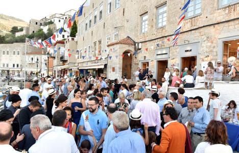 MyΎδρα Concept Store - Εγκαίνια με ένα λαμπερό opening event, στην Ύδρα