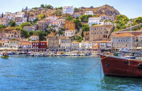 Αποδράσεις με γιοτ και ιστιοπλοϊκό για τους παγιδευμένους στην Αθήνα