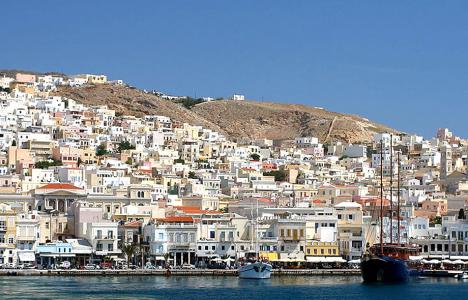 Ταξίδι στην αρχόντισσα των Κυκλάδων, τη Σύρο