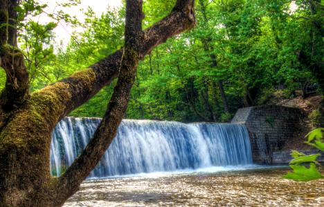 Οι μαγικοί καταρράκτες της Ελλάδας