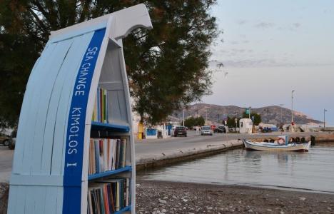 Στην Κίμωλο οι βάρκες μεταμορφώθηκαν σε βιβλιοθήκες (pics)