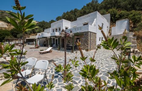 ELaiolithos Luxury Retreat