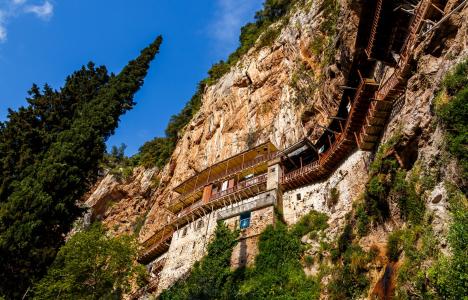 Αρκαδία: Το «Άγιον Όρος» της Πελοποννήσου στο φαράγγι του Λούσιου