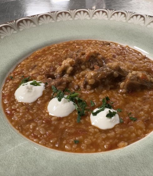 Καλαμπάκα: Εδώ φάγαμε το καλύτερο μοσχαράκι με τραχανά