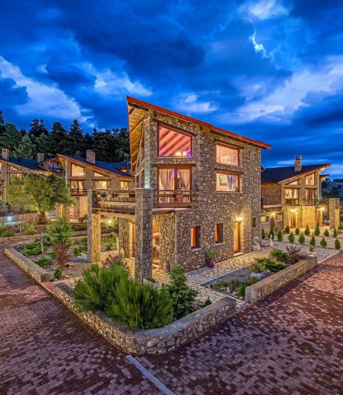 ViP Chalet: Πολυτελής διαμονή στους πρόποδες του Παρνασσού