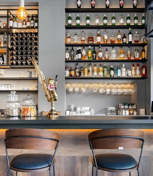 Wall Street Athens: Ένα στέκι με pop άποψη και γεύσεις για όλη την ημέρα