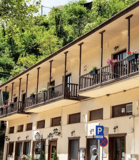 Via Ferrata Hotel: Ζήστε την εμπειρία της Ευρυτανίας με άνεση και ζεστή φιλοξενία