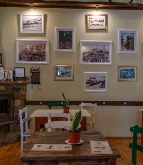 Ταβέρνα Μουτζούρης: Ένα γαστρονομικό ταξίδι δίπλα στο θρυλικό τρενάκι του Πηλίου στα Άνω Λεχώνια