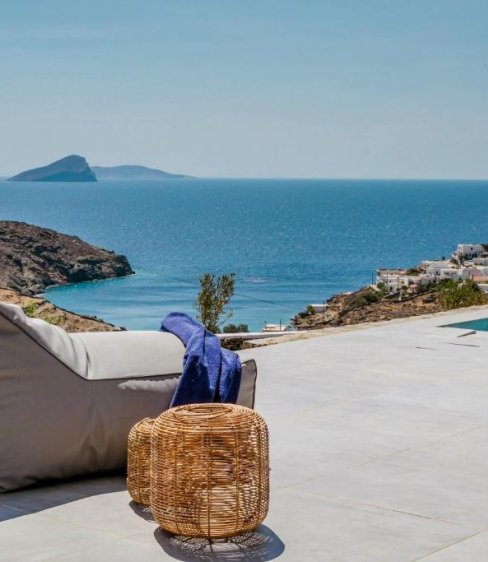 Verros Hut: Η φιλοξενία συναντά το γαλάζιο του Αιγαίου στην Κύθνο