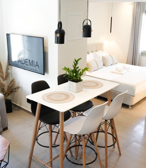 Apademia: Απολαύστε την πραγματική φιλοξενία στη Σκύρο