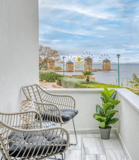 Windmill Escape Apartments: Μια κομψή απόδραση με θέα στους ανεμόμυλους της Χίου