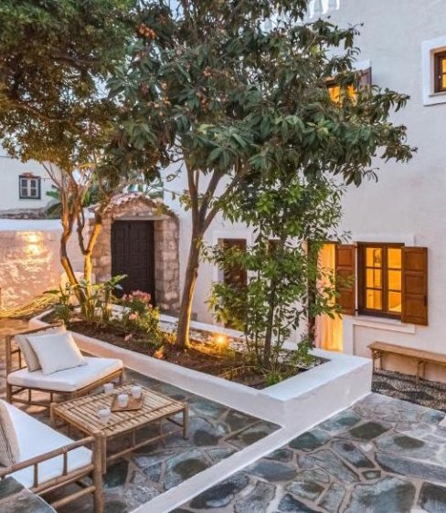 Teresa Spetses: The traditional architecture of Spetses meets contemporary luxury
