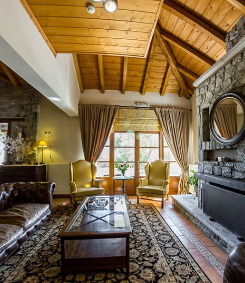 Grand Vytina Hotel & Suites