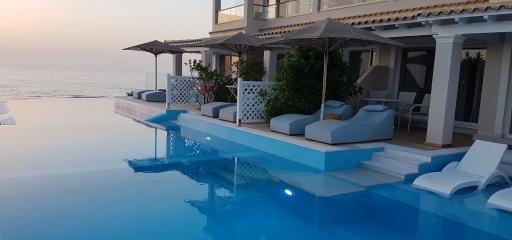 Paralia Luxury Suites