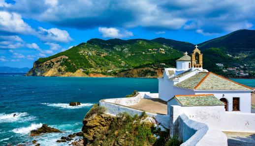 Tα 15 ελληνικά νησιά που προτείνουν για το 2024 οι βρετανικοί Times