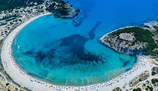 Αυτές είναι οι ωραιότερες παραλίες της Ελλάδας σύμφωνα με τη γαλλική Vogue