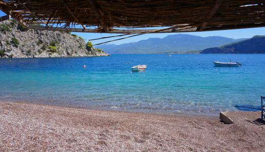 5 παραλίες της Αττικής για όσους προτιμούν το βότσαλο