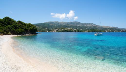 Αυτές είναι οι «μυστικές» ελληνικές παραλίες που προτείνει η Telegraph