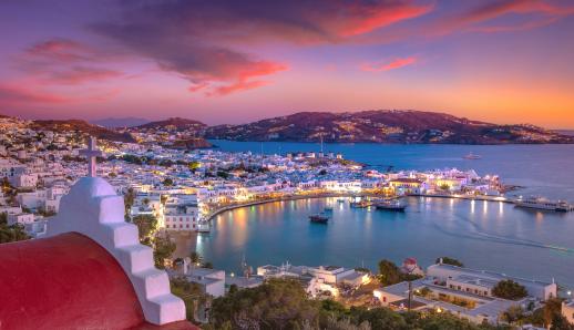 H Mύκονος έχει πάντα τον τρόπο να μετατρέπεται σε ένα House of Friends