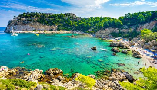 Άντονι Κουίν: Η εξωτική παραλία στη Ρόδο που ερωτεύτηκε ο «Ζορμπάς»