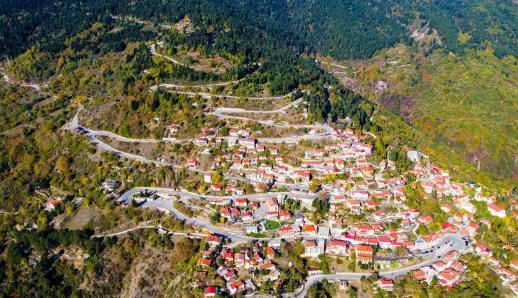 Τυμφρηστός Φθιώτιδας: Το χωριό με τη «φιδίσια» διαδρομή και την ξεχωριστή θέα