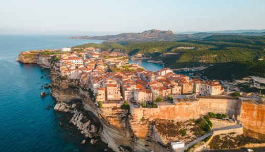 Εξερευνώντας την Κορσική με αυτοκίνητο: Μια μοναδική ταξιδιωτική εμπειρία