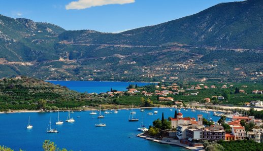 5 σύντομες αποδράσεις από την Αθήνα για να συνδυάσετε μπάνιο και φαγητό