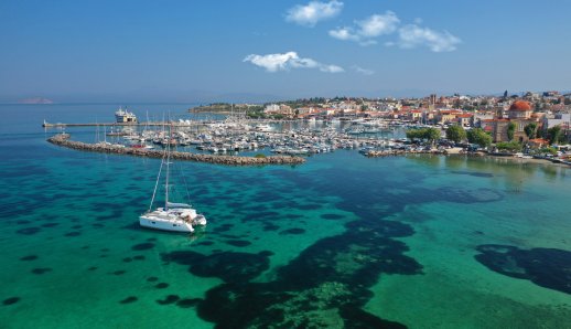 5 οικονομικές αποδράσεις δίπλα στη θάλασσα για να παρατείνετε το καλοκαίρι