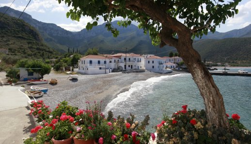 Κυπαρίσσι: Απόδραση στον μικρό παράδεισο της Λακωνίας