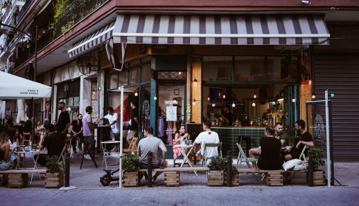 8 στάσεις για φαγητό, καφέ και ποτό στην πιο ανερχόμενη γειτονιά της Θεσσαλονίκης