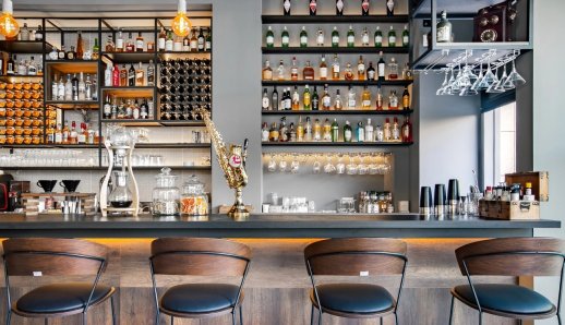 Wall Street Athens: Ένα στέκι με pop άποψη και γεύσεις για όλη την ημέρα