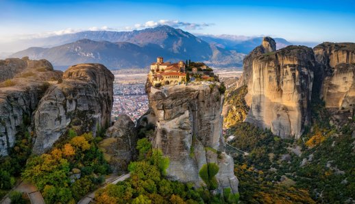 Eπιβλητικά μοναστήρια της Ελλάδας χτισμένα στα βράχια