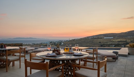 Petra Restaurant: Η γαστρονομική καρδιά του Sun Aeriko στην Τήνο