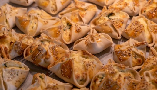 Τα γλυκά του Πάσχα στην Ελλάδα: Ένα γευστικό ταξίδι από το Ιόνιο μέχρι την Κρήτη