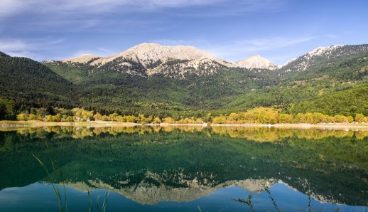 Ορεινή Κορινθία: Ένα μαγευτικό road trip ανάμεσα σε χωριά, λίμνες και δάση