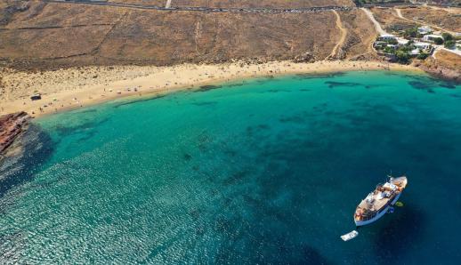 Κυκλάδες: 12 εντυπωσιακές παραλίες που θα σας μείνουν αξέχαστες