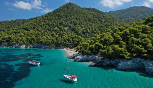 Σκόπελος: Οι καλύτερες παραλίες στον γαλαζοπράσινο παράδεισο των Σποράδων