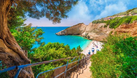 7 ελληνικές παραλίες με περίεργα ονόματα και άγρια ομορφιά