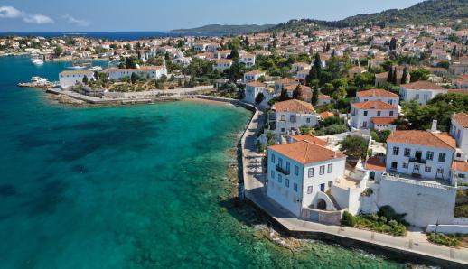 Σπέτσες: Απόδραση στο πιο κοσμοπολίτικο νησί του Αργοσαρωνικού