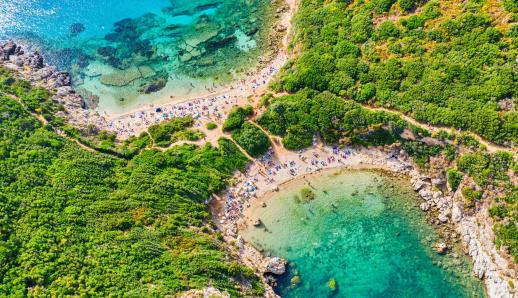 Αυτές είναι οι πιο εντυπωσιακές «δίδυμες» παραλίες της Ελλάδας