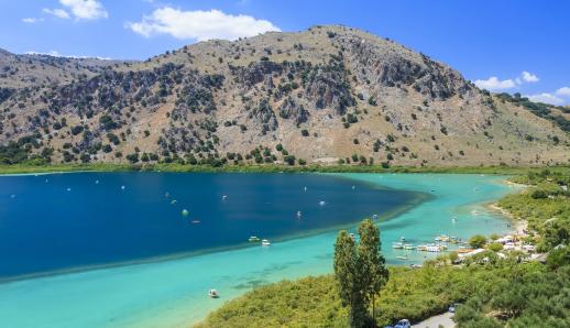Λίμνη Κουρνά: Το μαγευτικό τοπίο στη μοναδική φυσική λίμνη γλυκού νερού της Κρήτης