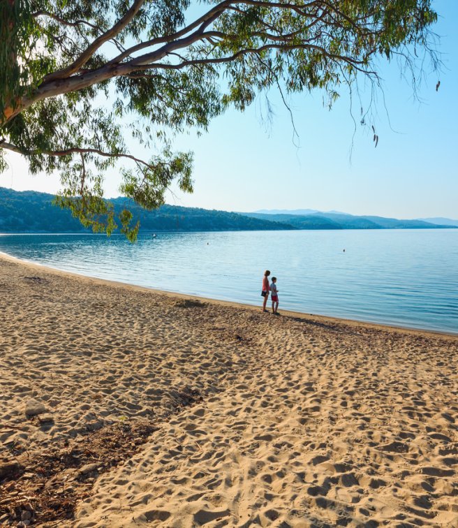 7 παραθαλάσσιοι προορισμοί ιδανικοί για διακοπές με παιδιά