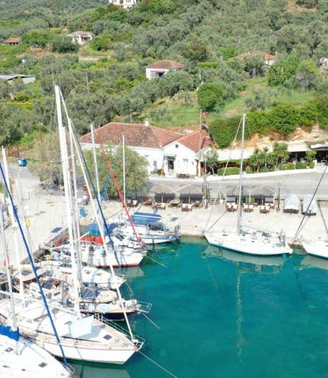 Εν Πλω: Μια γαστρονομική εμπειρία στη Μηλίνα με υπέροχη θέα