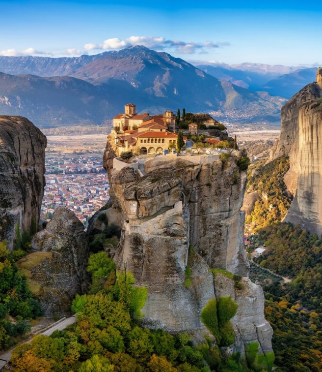 Eπιβλητικά μοναστήρια της Ελλάδας χτισμένα στα βράχια