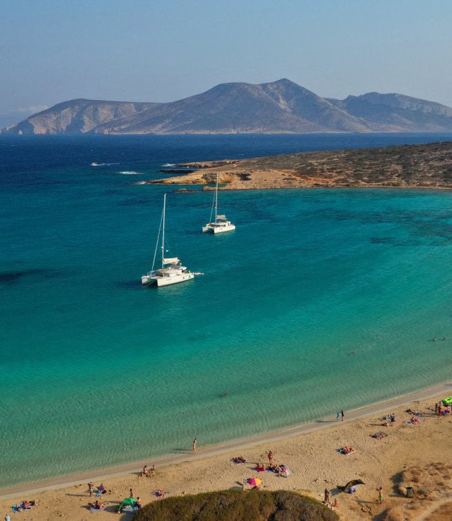 Οι καλύτερες παραλίες στις Μικρές Κυκλάδες για βουτιές σε τιρκουάζ νερά