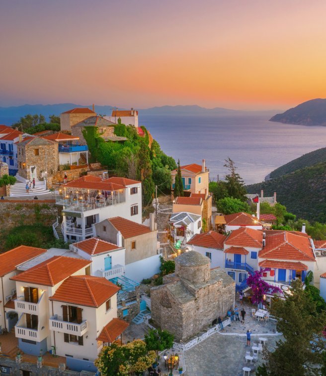 Οι 10 ανερχόμενοι ταξιδιωτικοί προορισμοί του 2027 - Ανάμεσά τους κι ένα ήσυχο ελληνικό νησί